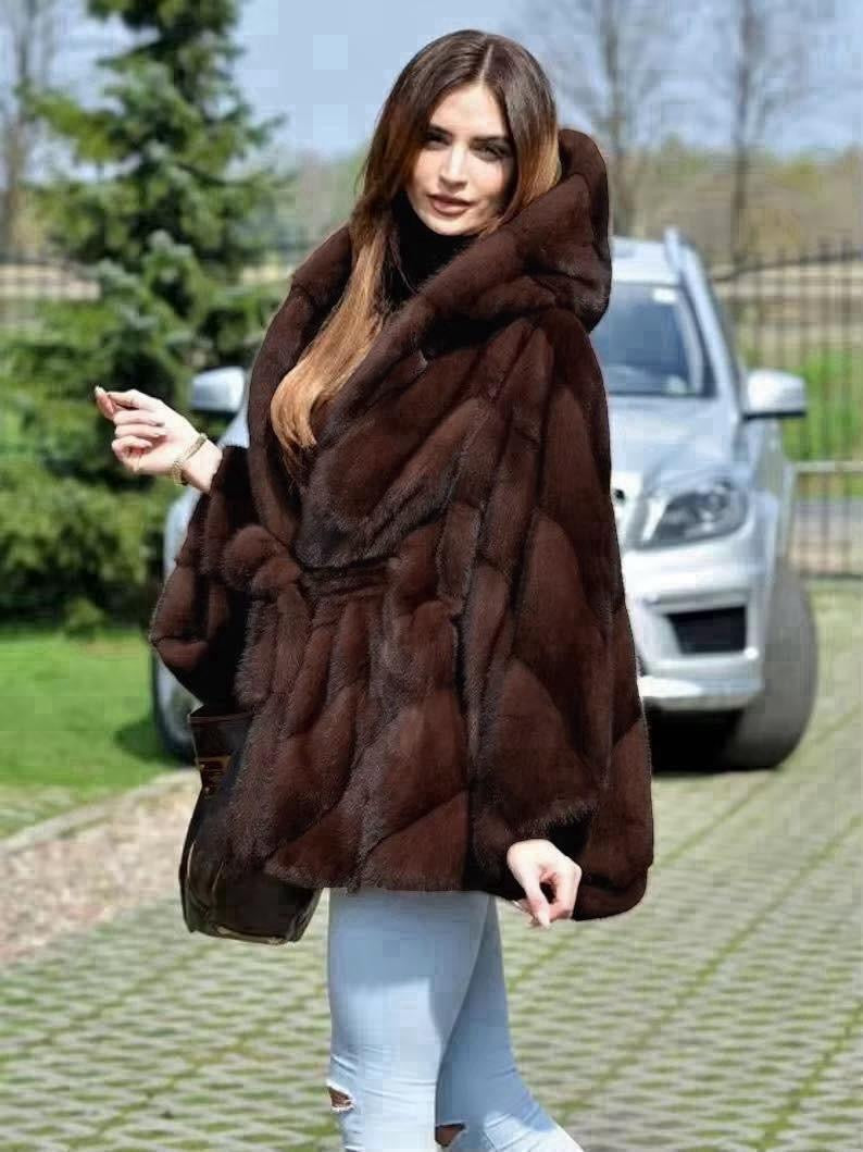 Ekologiczny futerko z kapturem i paskiem w talii, Wyprodukowano we Włoszech 🇮🇹 ekologiczne wszystkie dostępne rozmiary