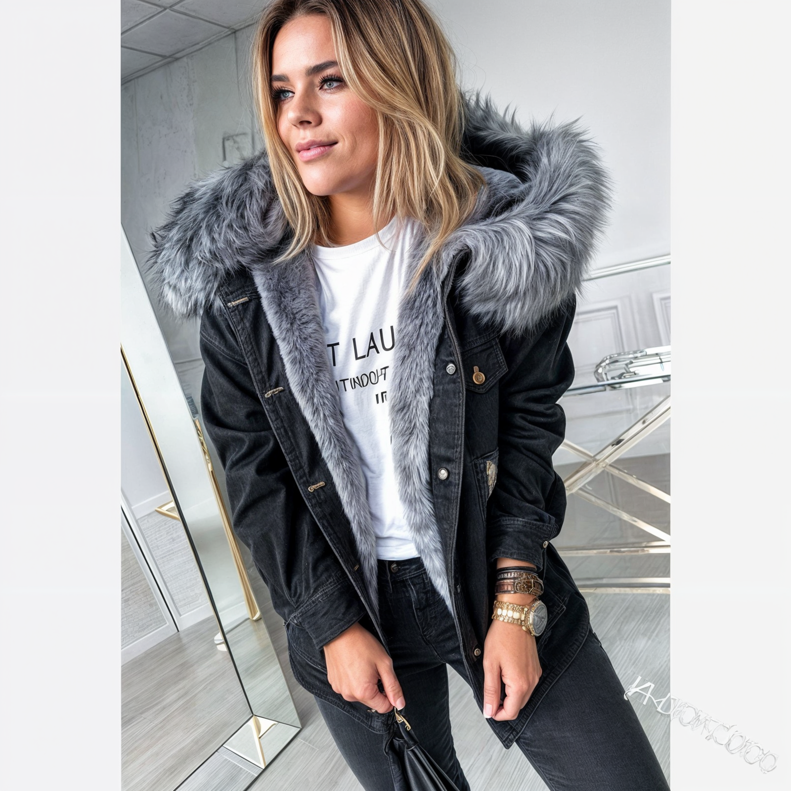 Damska kurtka jeansowa z kołnierzem ze sztucznego futerka