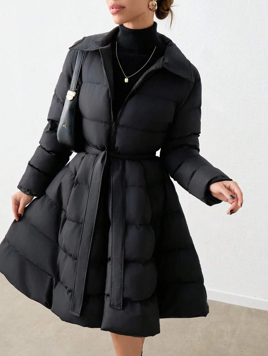 ISABEL | Pikowany płaszcz z paskiem i szerokim kołnierzem