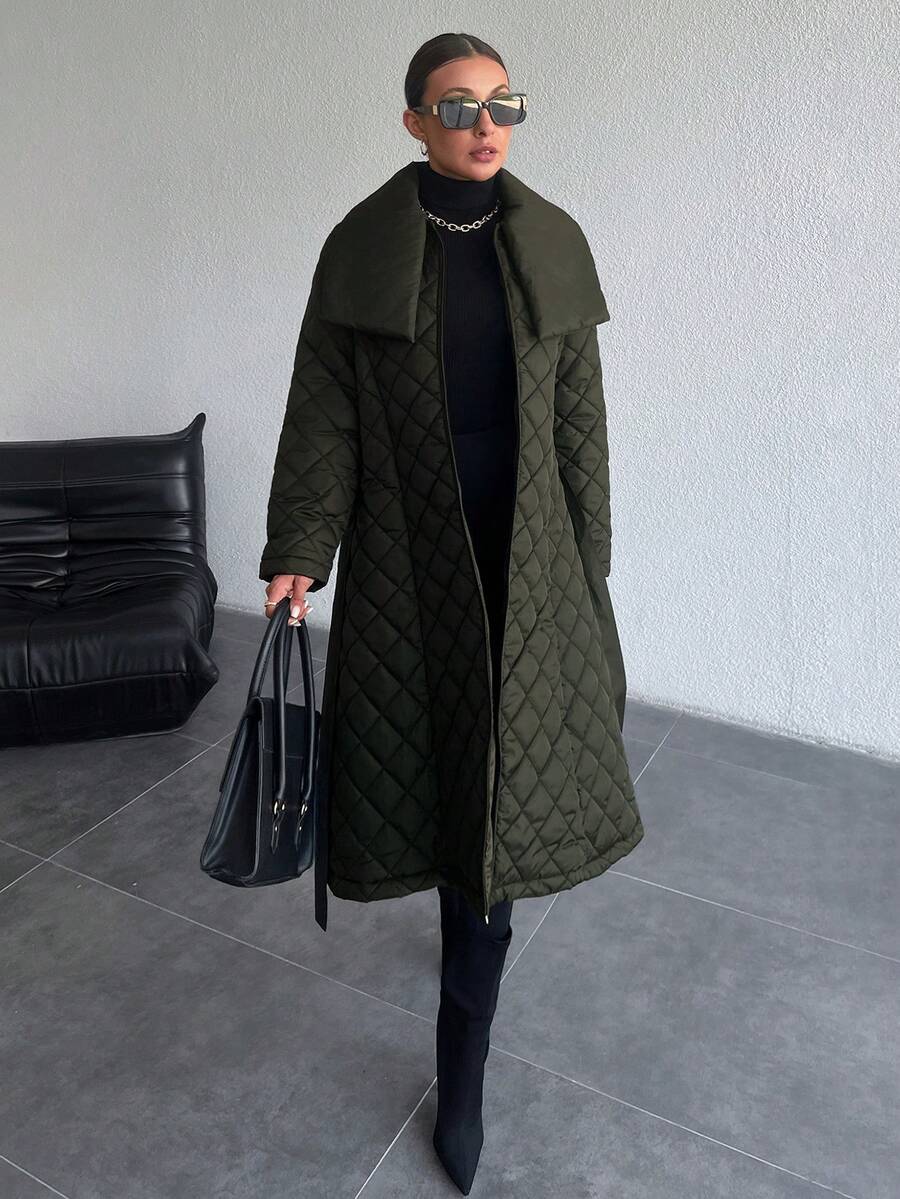 ISABEL | Pikowany płaszcz z paskiem i szerokim kołnierzem