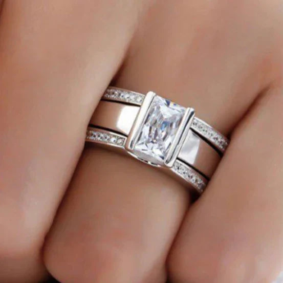 Vintage pierścionek w srebrnym kryształku